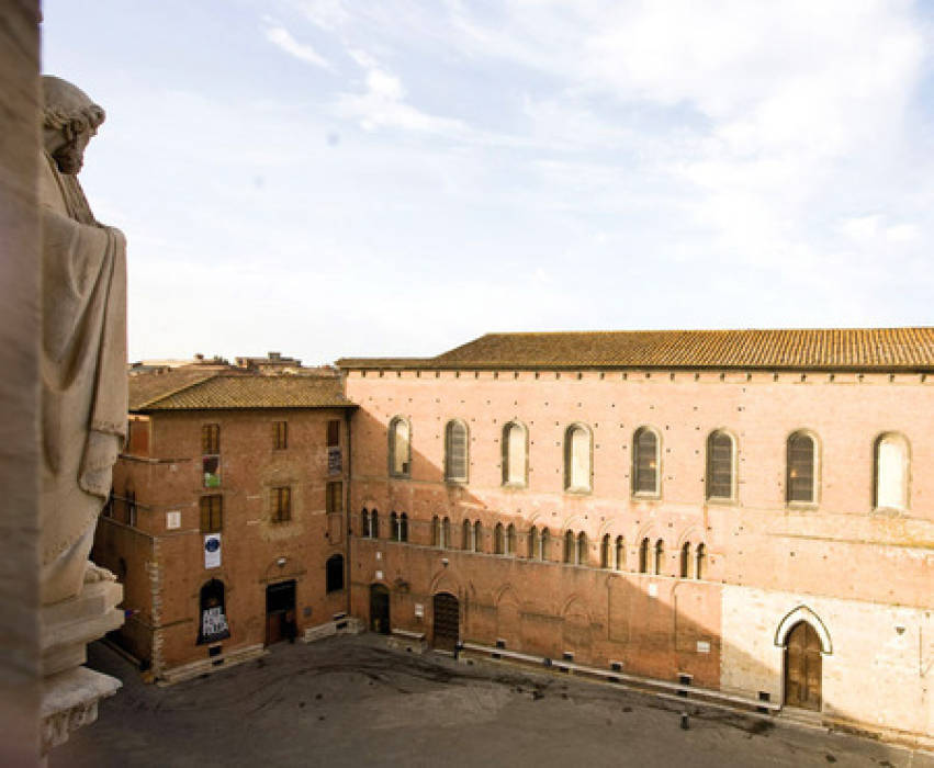 Il complesso di Santa Maria della Scala a Siena il 29 ottobre ospiterà la cerimonia di designazione dei vincitori del Premio Icom Museo dell'Anno 2011 e il convegno «Fare museo insieme. Reti e sistemi museali per vincere la crisi»