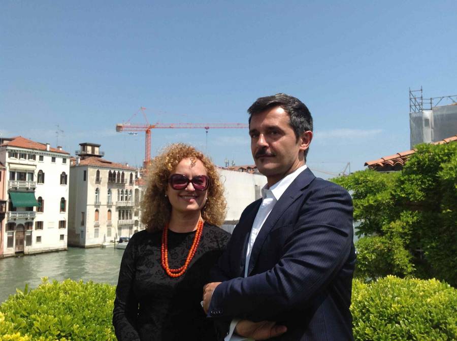 Carolyn Christov-Bakargiev e Luca Massimo Barbero a Venezia. Foto cortesia Alessia Boro
