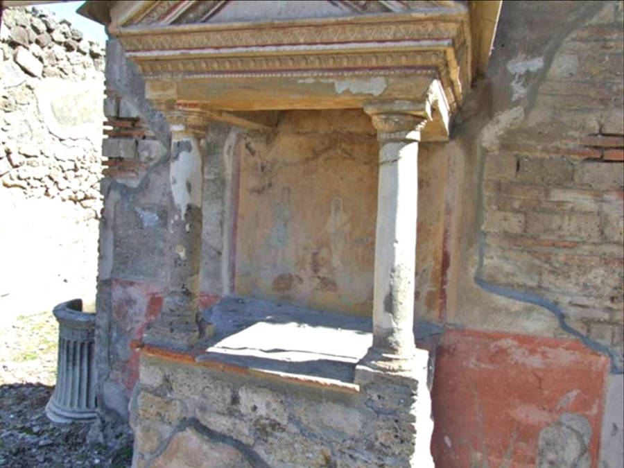 Il tempietto della Casa dalle pareti rosse di Pompei