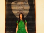 Rebecca Russo davanti a una delle opere in mostra. Courtesy Videoinsight® Center