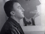 Enrico Baj con il suo ritratto realizzato da Asger Jorn nel 1954